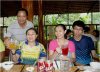 Anh Mười chúc mứng những nhà vô địch.jpg